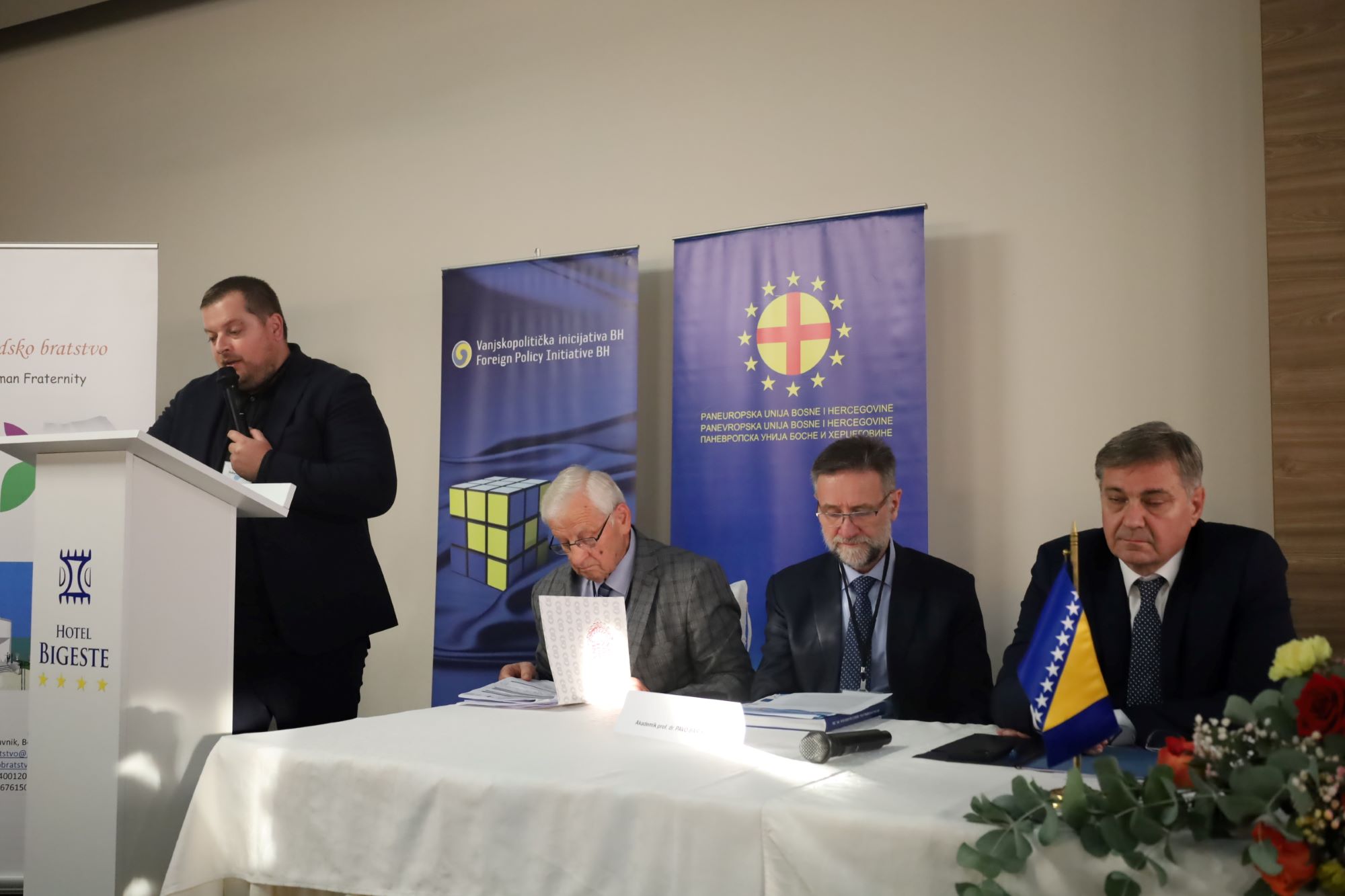 Počela Međunarodna konferencija Paneuropske unije u Ljubuškom; gradonačelnik Markotić: mons. Topiću veliko vam hvala što ste Paneuropsku uniju doveli u naš Ljubuški, ali Paneuropska unija već dugo živi u Ljubuškom