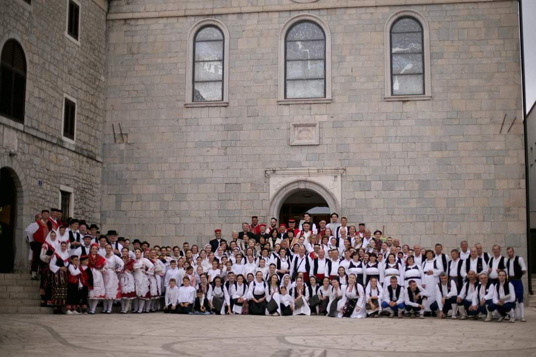 Foto:Smotra folklora “Misečina kazivala suncu” i najava koncerta zborova u ponedjeljak 28.10.