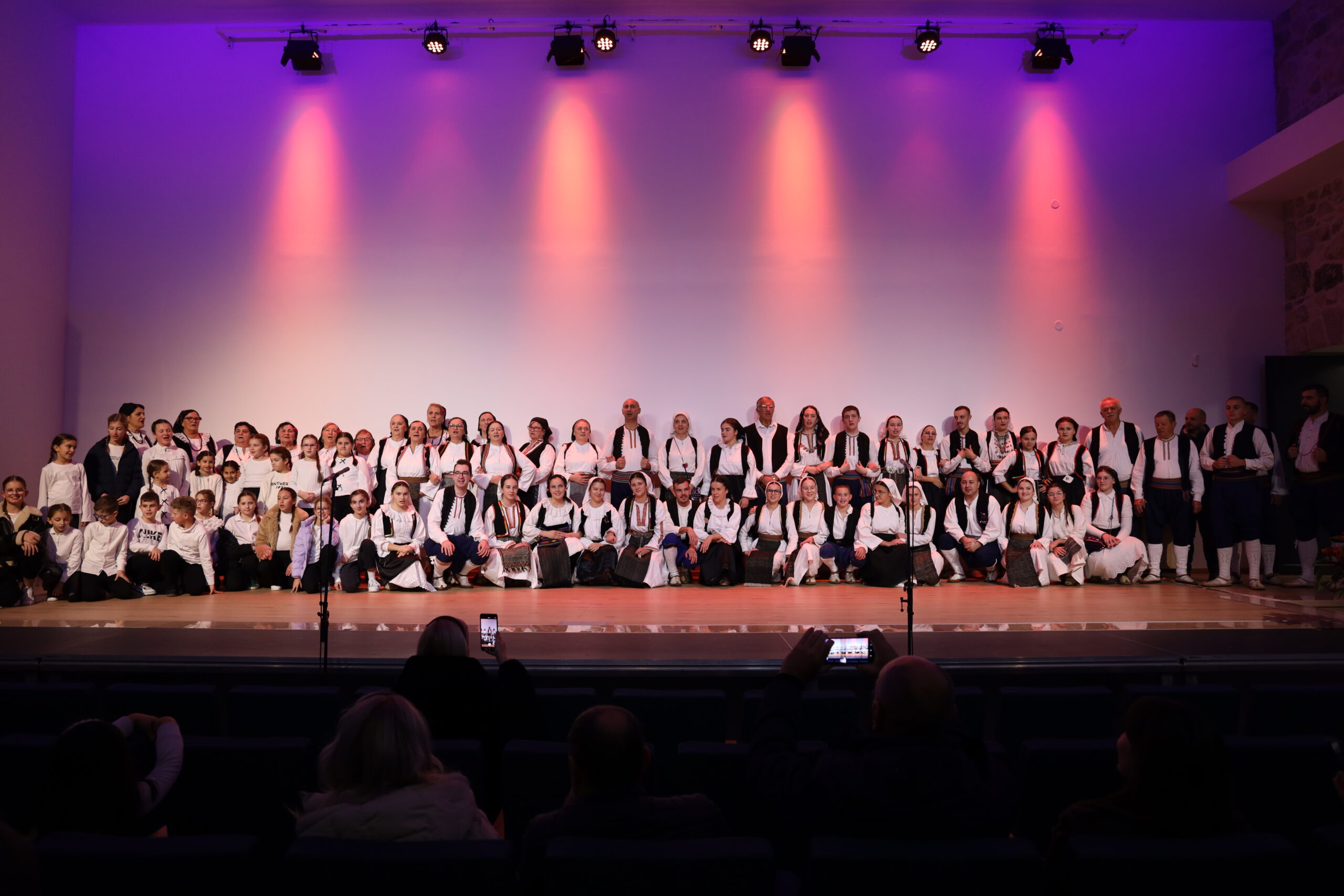 Video: HKUD Sv.Ante Humac i HKUD Studenčica održali “Večer folklora i tradicijskih običaja”