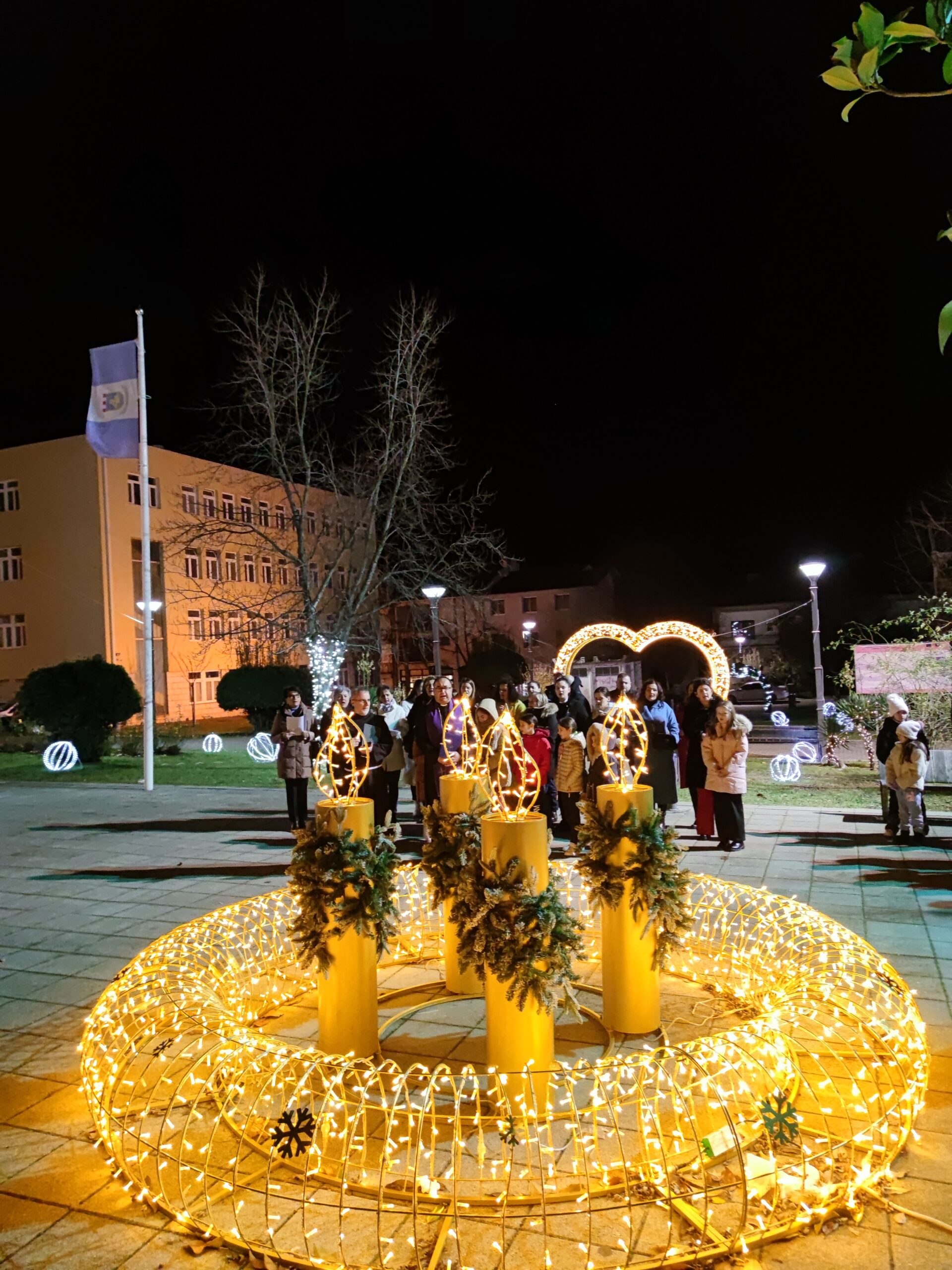 Ljubuški: Zajedničko paljenje četvrte adventske svijeće i molitva za stradale u Zagrebu