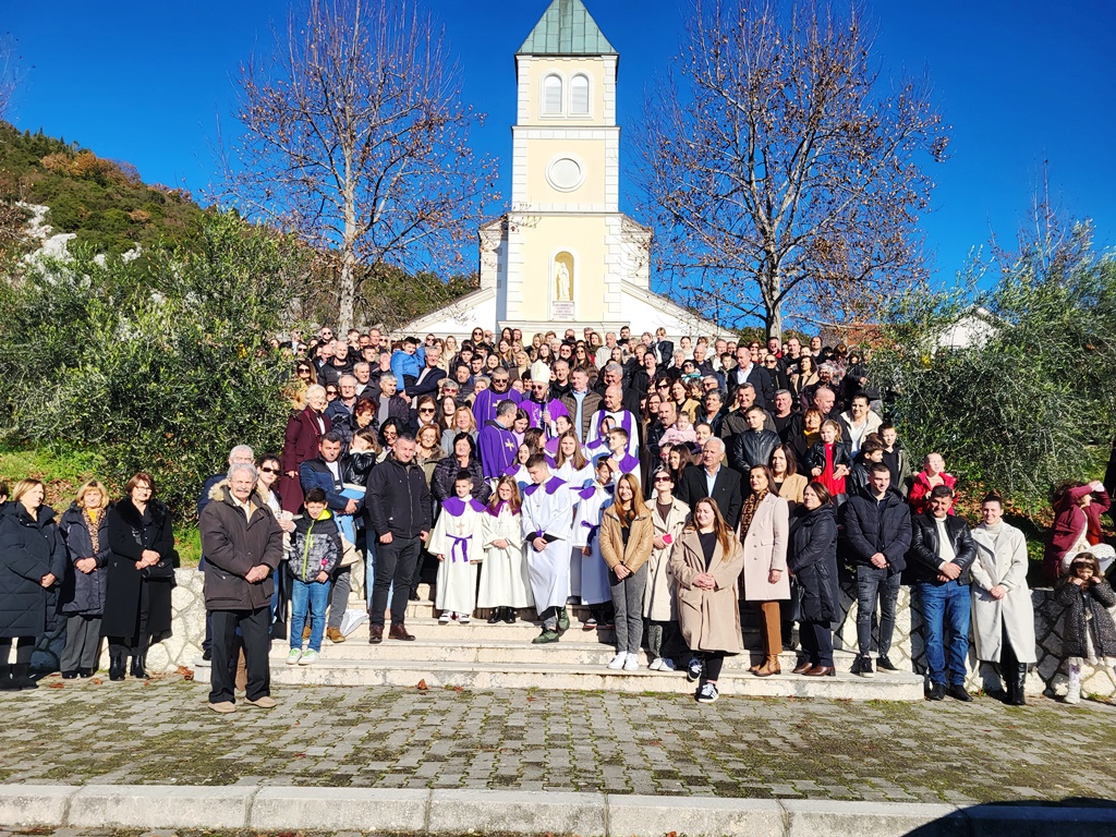 Mons. Mladen Vukšić, biskup kotorski, posjetio svoju rodnu župu Vitinu