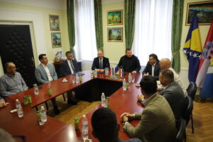 Ministar Šipić u Ljubuškom najavio potporu od milijun eura za vrtiće, škole i igrališta