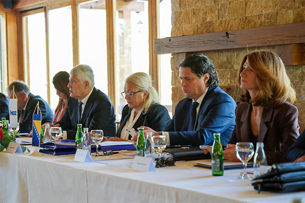Održan Koordinacijski sastanak dužnosnika HDZ-a BiH s federalne razine vlasti: Nastavak rada na stabilnosti i razvoju Federacije BiH