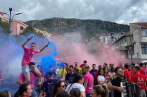 Ljubuški maturanti proslavili završetak srednjoškolskog obrazovanja tradicionalnom povorkom