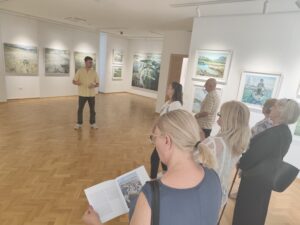 Ljubuški: Umirovljenici posjetili Gradsku galeriju