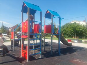 JP Parkovi: Uređuju se dječja igrališta na području grada i postavlja novi mobilijar
