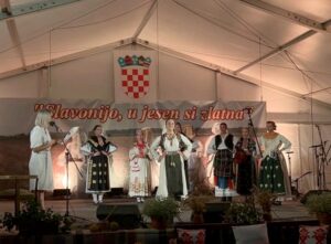 HKUD Sv. Ante Humac na smotri folklora u Slavoniji: Članica društva Rahela Matijašević najljepša djevojka smotre u narodnom ruhu